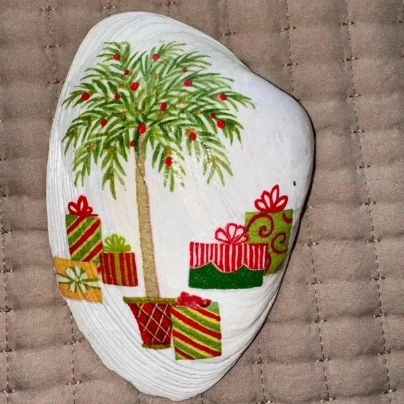 HANDMADE 2 SIDED CLAM SHELL ART/CHRISTMAS FLAMINGOS. 🦩 - Picture 2 of 4